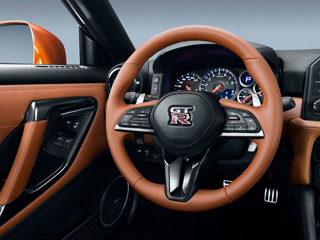 Nissan GT-R получил фэйслифтинг и увеличение мощности 